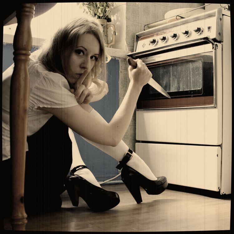 Shhh_it__s_hiding_in_the_oven_by_MigraineSky.jpg